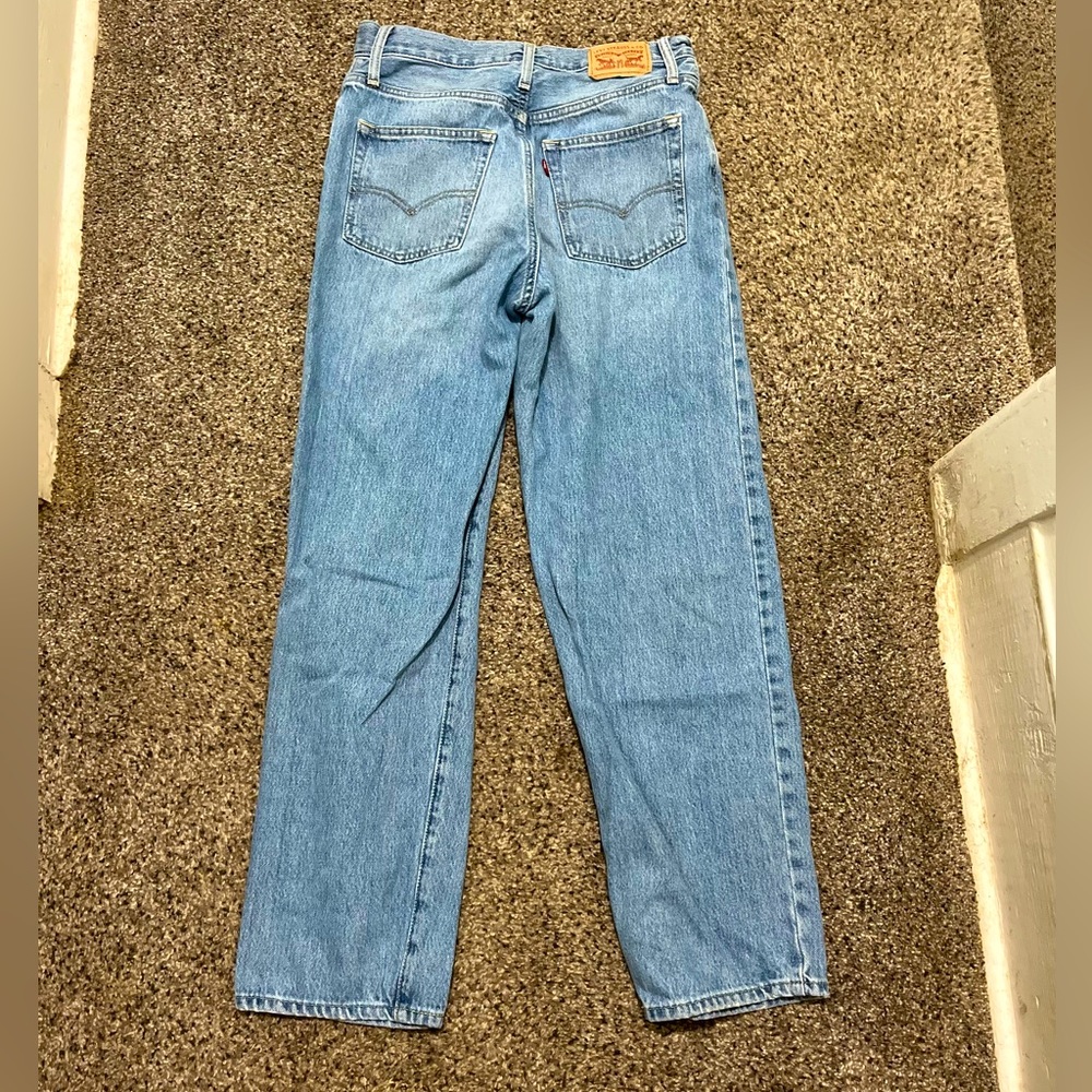 Woman’s levi jeans